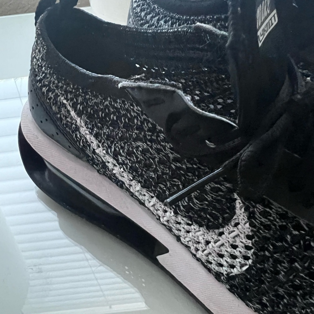 Nike Air Max Flyknit Racer - Picture 4 of 7